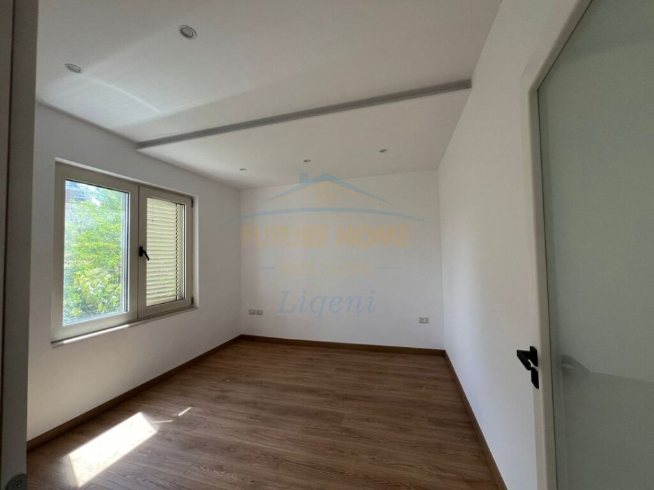 Tirane, shitet apartament 2+1+Ballkon Kati 4, 89 m² 140.000 € (Kodra e Diellit, prane Eleonor)