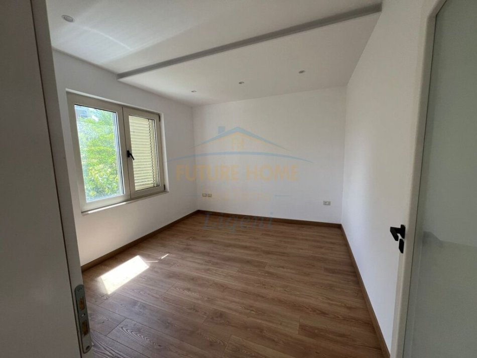 Tirane, shitet apartament 2+1+Ballkon Kati 4, 89 m² 140.000 € (Kodra e Diellit, prane Eleonor)