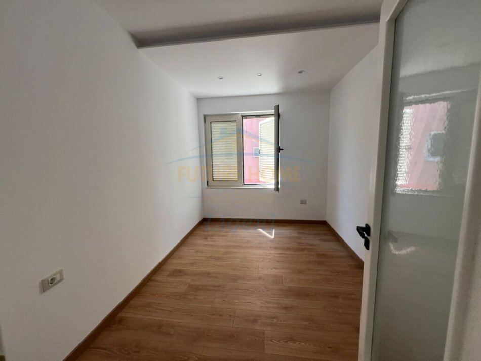 Tirane, shitet apartament 2+1+Ballkon Kati 4, 89 m² 140.000 € (Kodra e Diellit, prane Eleonor)
