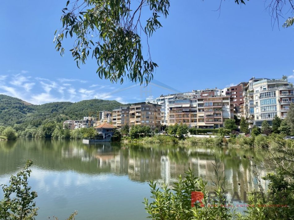 Tirane, shitet apartament 2+1+Ballkon Kati 6, 137 m² (Liqeni i Thate)