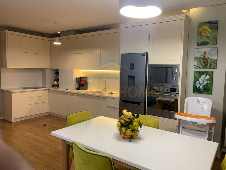 Tirane, jepet me qera apartament 2+1 Kati 2, 104 m² 900 € (21 DHJETORI)