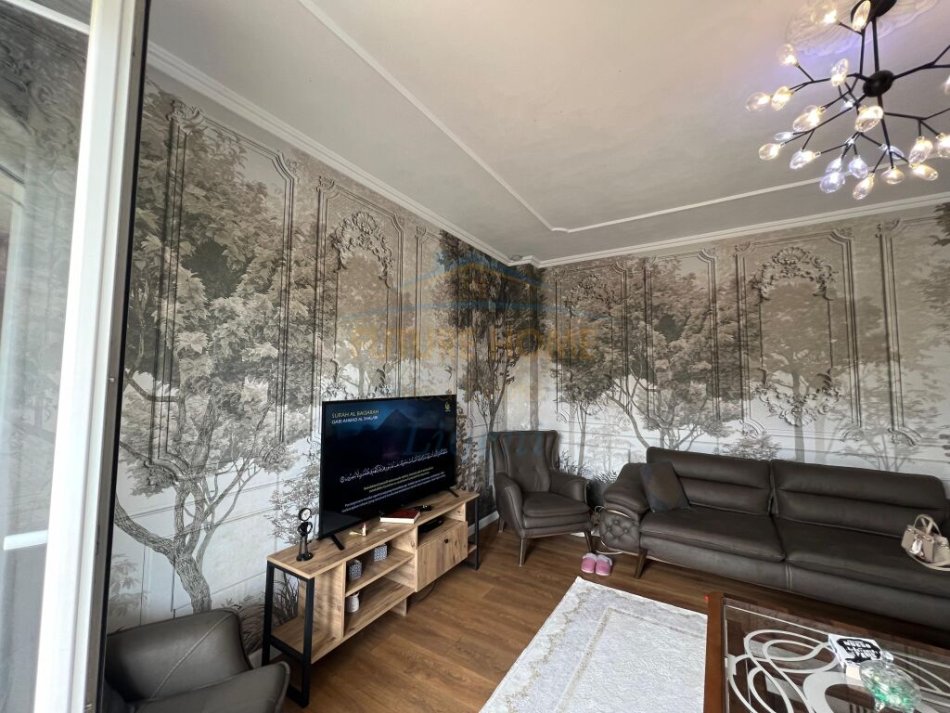 Tirane, shitet apartament 2+1+Ballkon Kati 1, 123 m² 210.000 € (Kopshti Botanik)