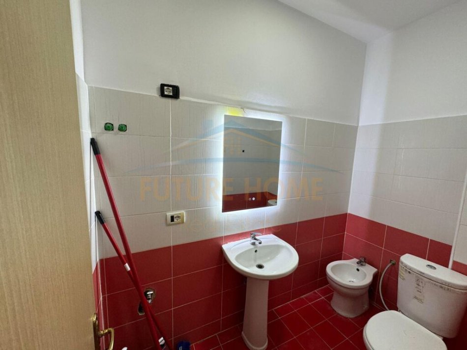 Tirane, jepet me qera apartament 2+1 , 112 m² 500 € (Unaza e Re)