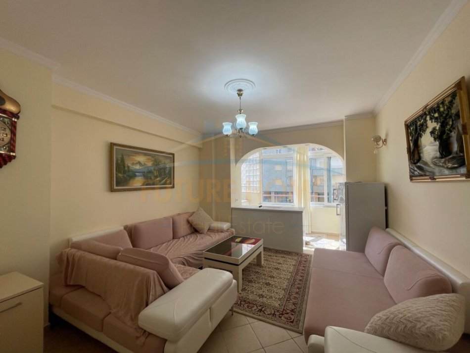 Durres, jepet me qera apartament 1+1+Aneks+Ballkon Kati 2, 82 m² 400 € (Taulantia)