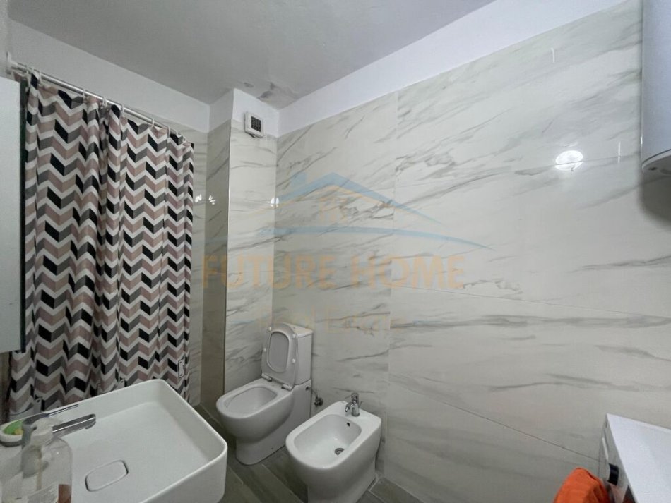 Durres, jepet me qera apartament 1+1+Aneks+Ballkon Kati 2, 82 m² 400 € (Taulantia)