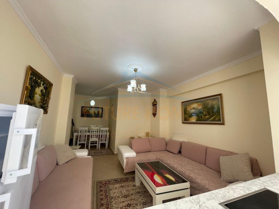 Durres, jepet me qera apartament 1+1+Aneks+Ballkon Kati 2, 82 m² 400 € (Taulantia)