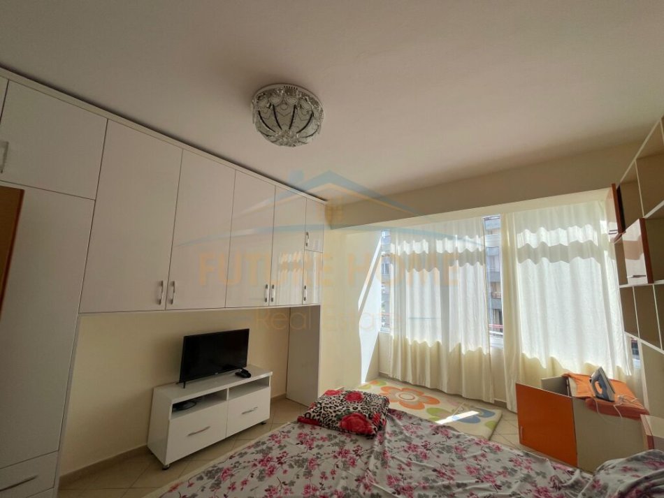 Durres, jepet me qera apartament 1+1+Aneks+Ballkon Kati 2, 82 m² 400 € (Taulantia)