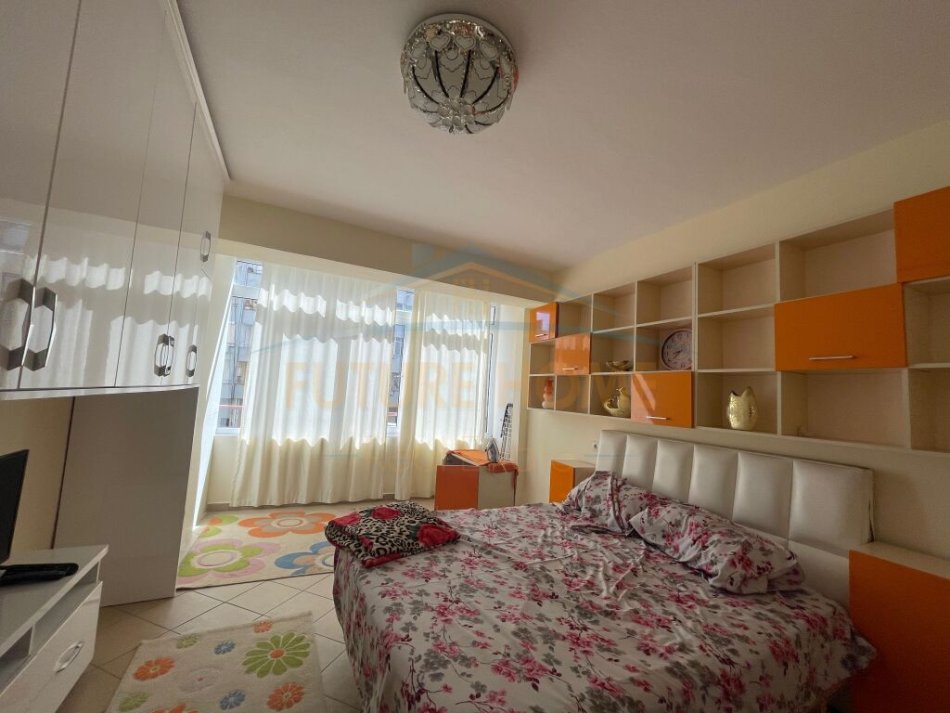 Durres, jepet me qera apartament 1+1+Aneks+Ballkon Kati 2, 82 m² 400 € (Taulantia)