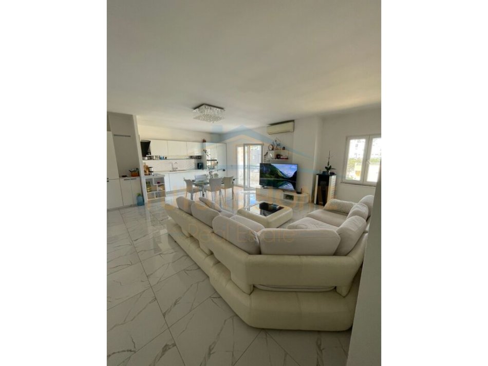 Durres, shitet apartament 3+1 Kati 5, 160 m² 170.000 € (Shkembi i Kavajes , Durres)