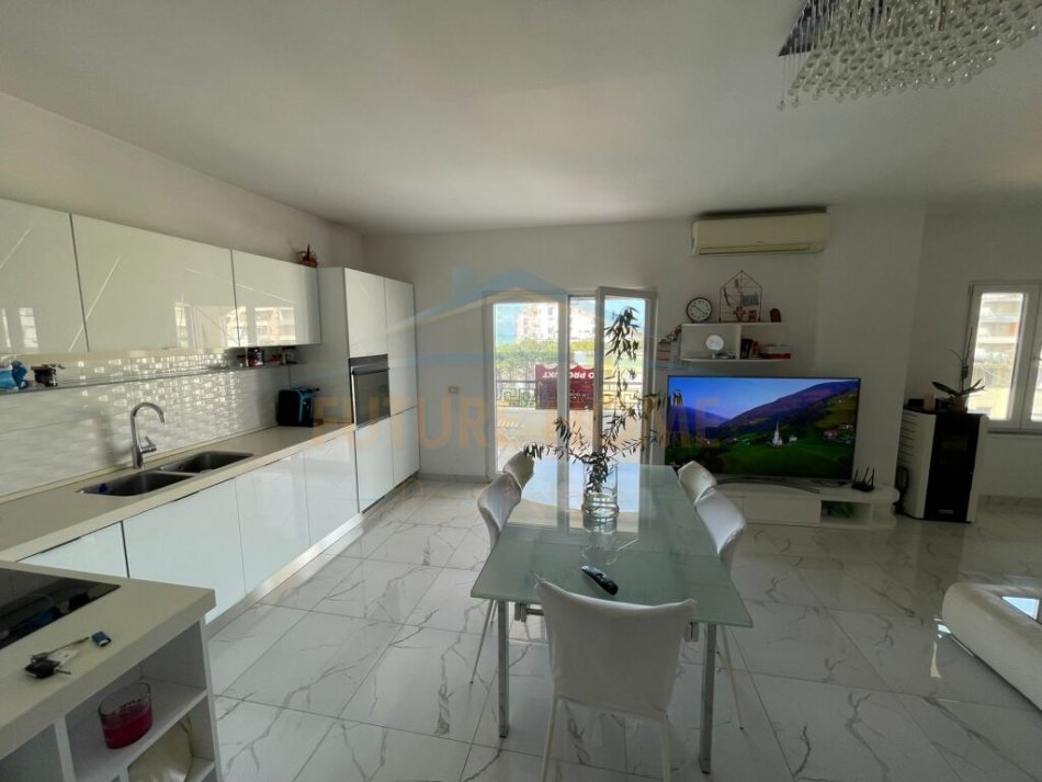 Durres, shitet apartament 3+1 Kati 5, 160 m² 170.000 € (Shkembi i Kavajes , Durres)