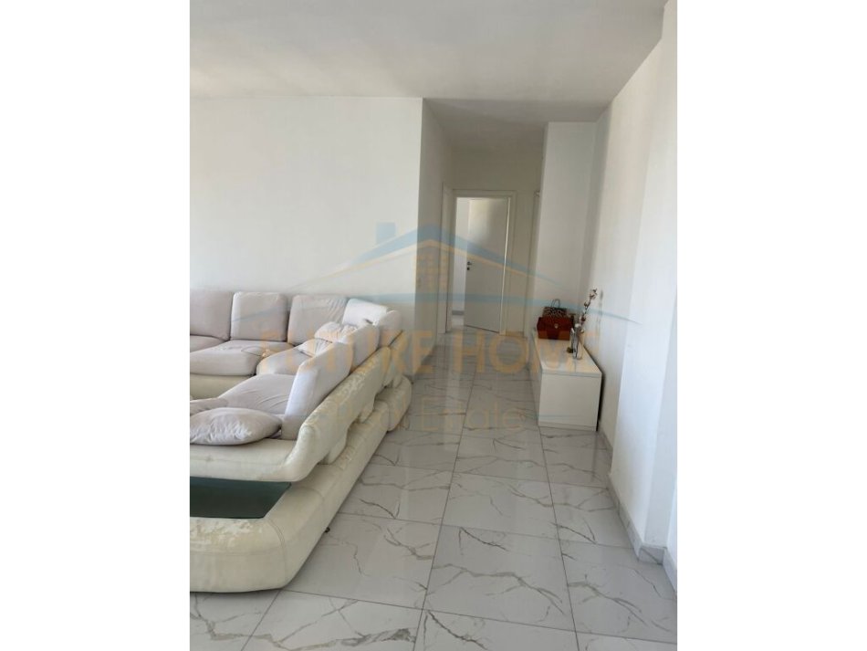 Durres, shitet apartament 3+1 Kati 5, 170.000 € (Shkembi i Kavajes , Durres)