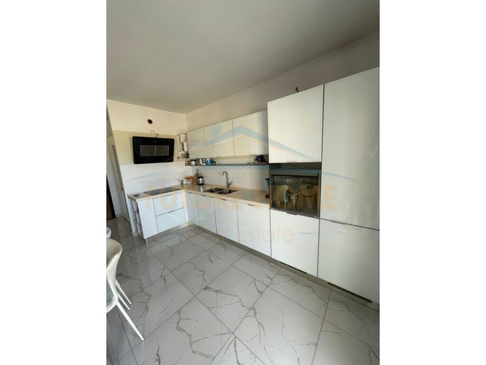 Durres, shitet apartament 3+1 Kati 5, 160 m² 170.000 € (Shkembi i Kavajes , Durres)
