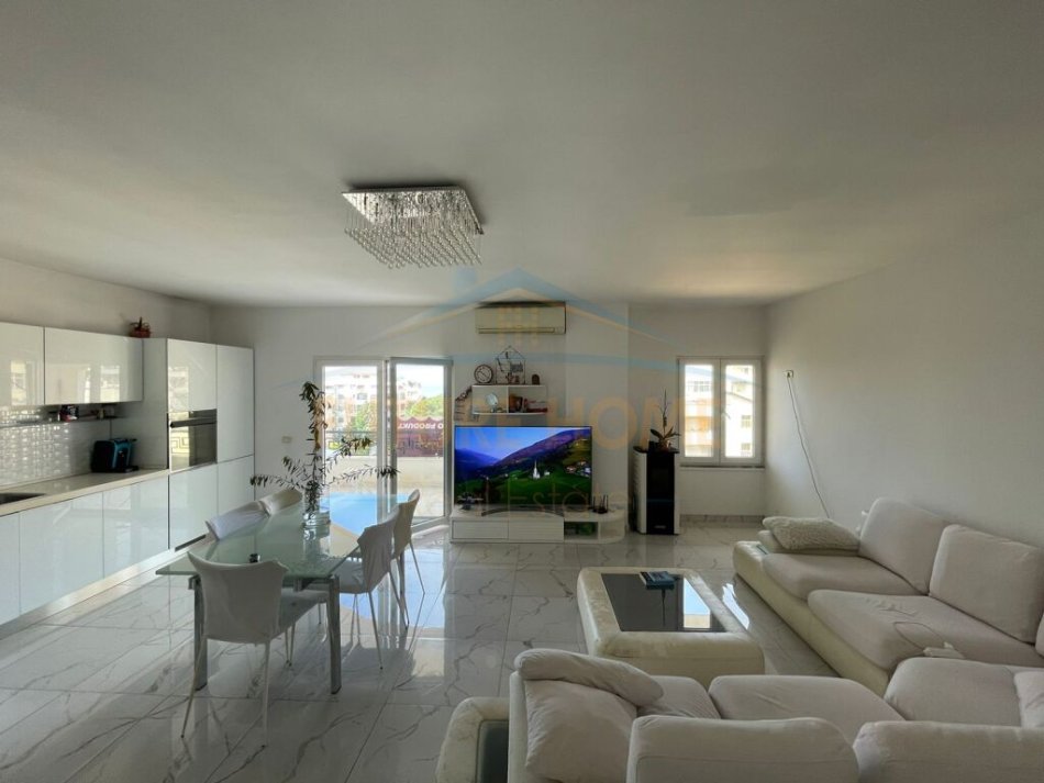 Durres, shitet apartament 3+1 Kati 5, 160 m² 170.000 € (Shkembi i Kavajes , Durres)