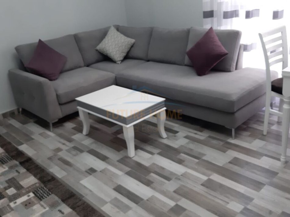 Tirane, jepet me qera apartament 1+1+Ballkon Kati 3, 68 m² 500 € (Vasil Shanto)