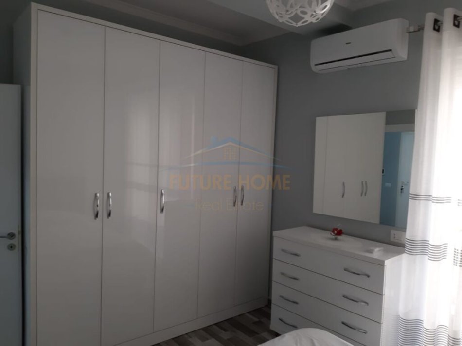 Tirane, jepet me qera apartament 1+1+Ballkon Kati 3, 68 m² 500 € (Vasil Shanto)