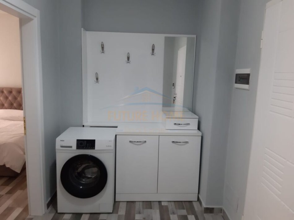 Tirane, jepet me qera apartament 1+1+Ballkon Kati 3, 68 m² 500 € (Vasil Shanto)