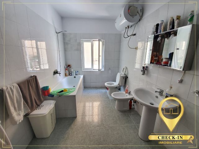 Tirane,  apartament 2+1+A+BLK Kati 2, 130 m² 450 Euro (Xhamlliku)