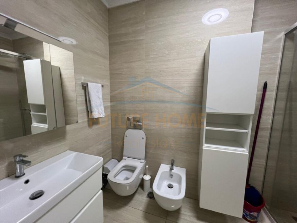 Tirane, shes 2+1+Aneks+Ballkon Kati 4, 122 m² 170.000 € (UNAZA E RE ASTIR ROTONDO)