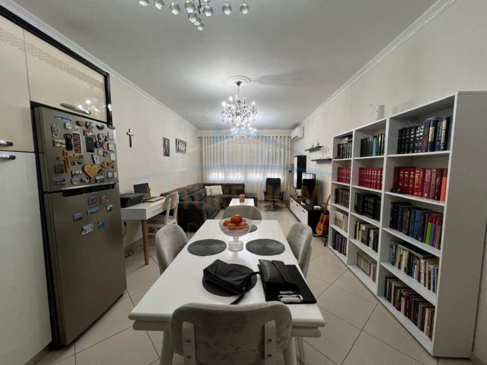 Tirane, shes 2+1+Aneks+Ballkon Kati 4, 122 m² 170.000 € (UNAZA E RE ASTIR ROTONDO)