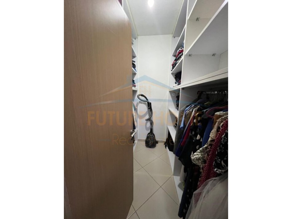 Tirane, shes 2+1+Aneks+Ballkon Kati 4, 122 m² 170.000 € (UNAZA E RE ASTIR ROTONDO)
