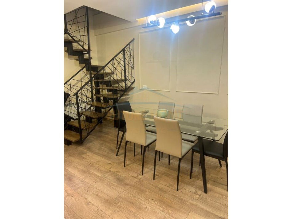 Tirane, shitet apartament duplex Dublex Kati 6, 130 m² 160.000 € (Fresku)
