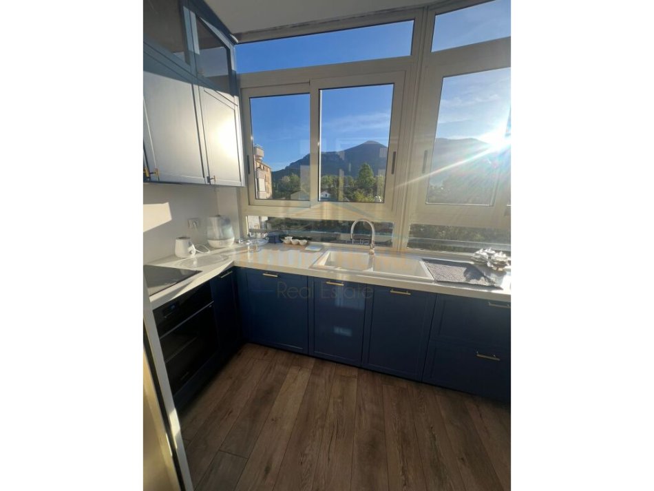 Tirane, shitet apartament duplex Dublex Kati 6, 130 m² 160.000 € (Fresku)