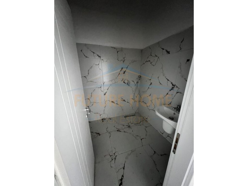 Tirane, shitet apartament 1+1 Kati 1, 73 m² 101.780 € (Unaza e Re)