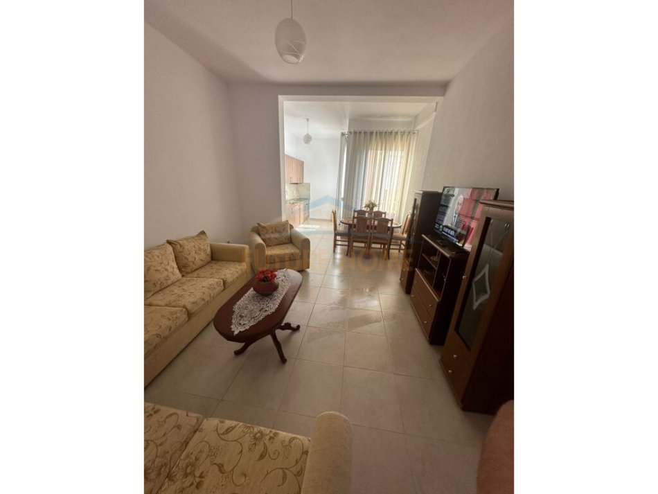 Tirane, jepet me qera apartament 1+1 Kati 3, 350 € (Rruga e Dibres)