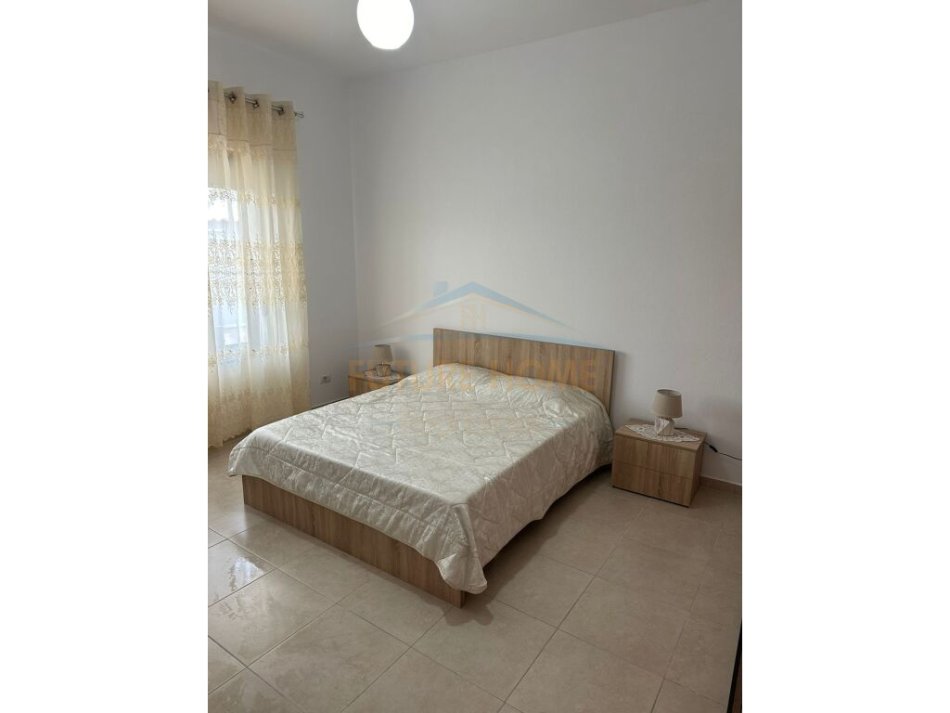 Tirane, jepet me qera apartament 1+1 Kati 3, 350 € (Rruga e Dibres)