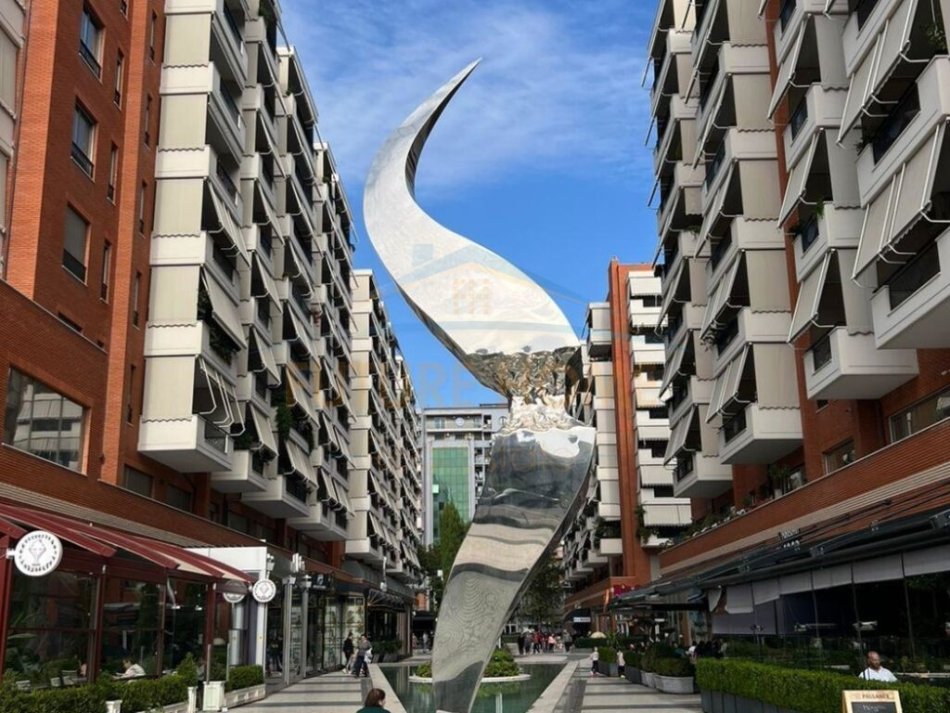 Tirane, shitet apartament 2+1+Ballkon Kati 5, 114 m² 360.000 € (Rruga e Kavajes)