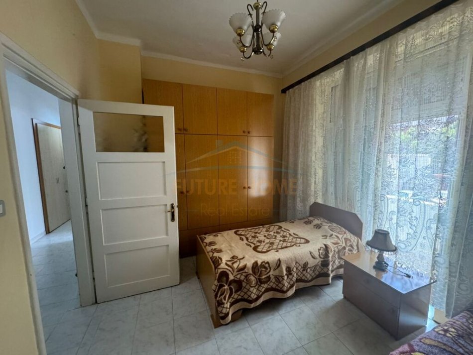 Tirane, jepet me qera apartament 2+1 Kati 2, 100 m² 700 € (Stadiumi Dinamo)