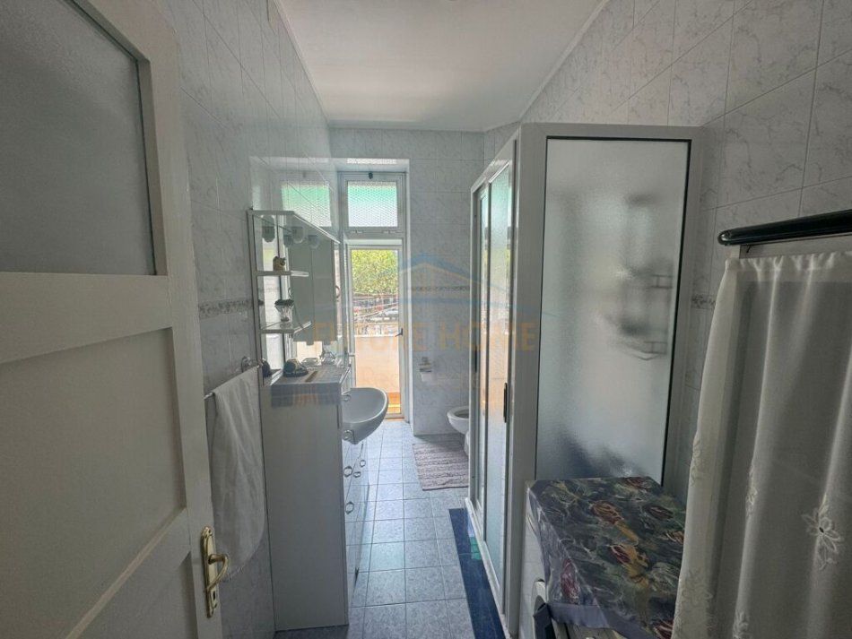 Tirane, jepet me qera apartament 2+1 Kati 2, 100 m² 700 € (Stadiumi Dinamo)