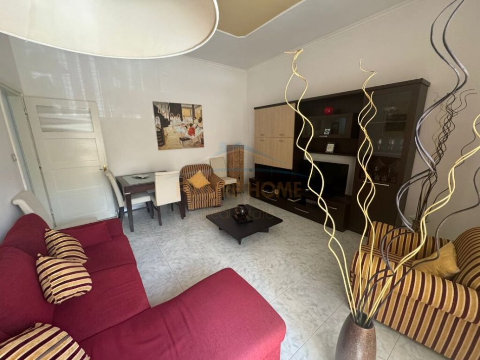 Tirane, jepet me qera apartament 2+1 Kati 2, 100 m² 700 € (Stadiumi Dinamo)