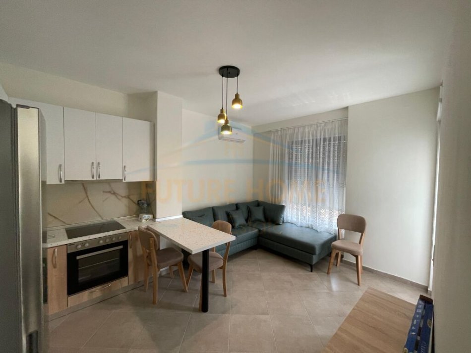 Tirane, jepet me qera apartament 1+1 Kati 4, 55 m² 450 € (Stacioni i Trenit)