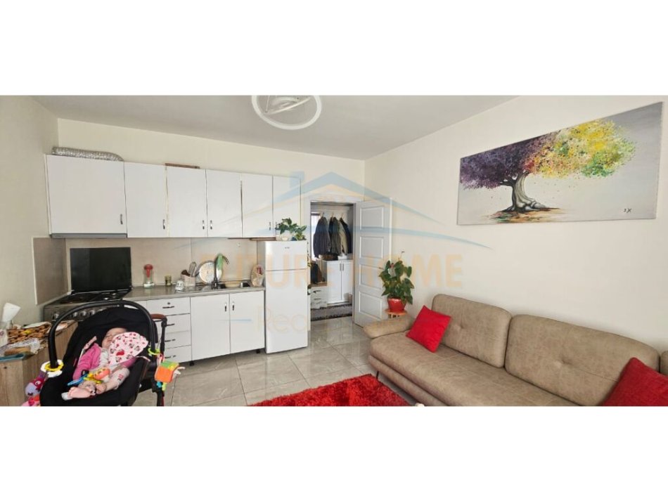 Tirane, shitet apartament 1+1 Kati 5, 57 m² 108.300 € (Ish Fusha e Aviacionit)