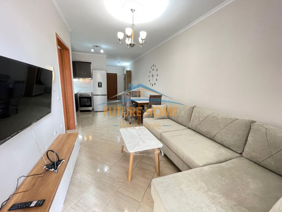 Tirane, jepet me qera apartament 1+1+Ballkon Kati 3, 73 m² 600 € (Selvia)