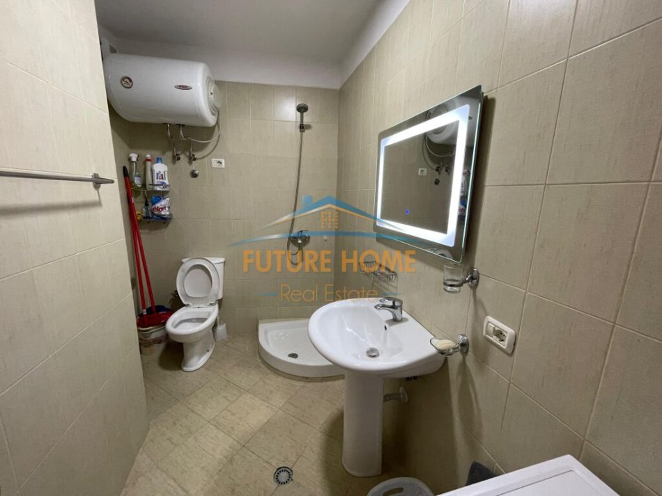 Tirane, jepet me qera apartament 1+1+Ballkon Kati 3, 73 m² 600 € (Selvia)
