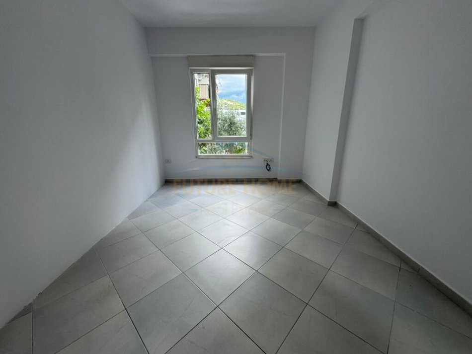 Tirane, shitet apartament 2+1 Kati 1, 83 m² 150.000 € (LIQENI I THATE)