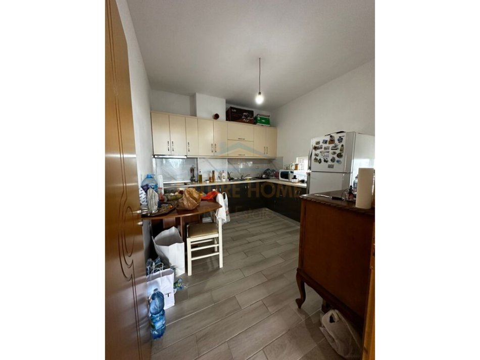 Tirane, shitet apartament 2+1+Ballkon Kati 2, 147 m² 185.000 € (Kopshti Botanik)
