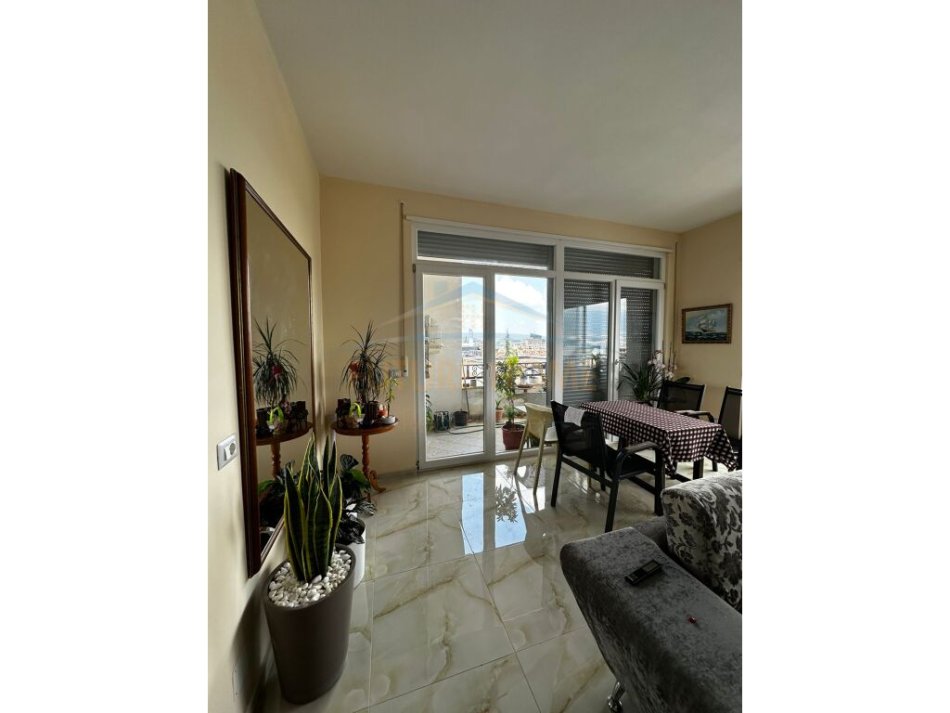 Tirane, shitet apartament 2+1+Ballkon Kati 2, 147 m² 185.000 € (Kopshti Botanik)