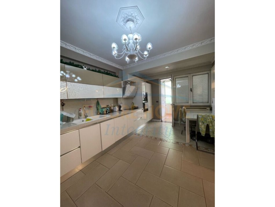 Tirane, shitet apartament Dublex Kati 3, 142 m² 350.000 Euro (Rruga Pjeter Bogdani)