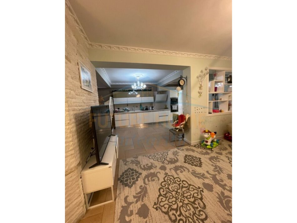 Tirane, shitet apartament Dublex Kati 3, 142 m² 350.000 Euro (Rruga Pjeter Bogdani)