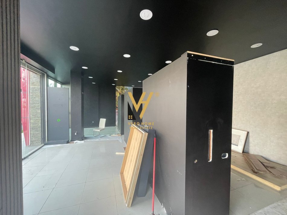 Tirane, jepet me qera dyqan Kati 0, 50 m² 600 € (SELITE)