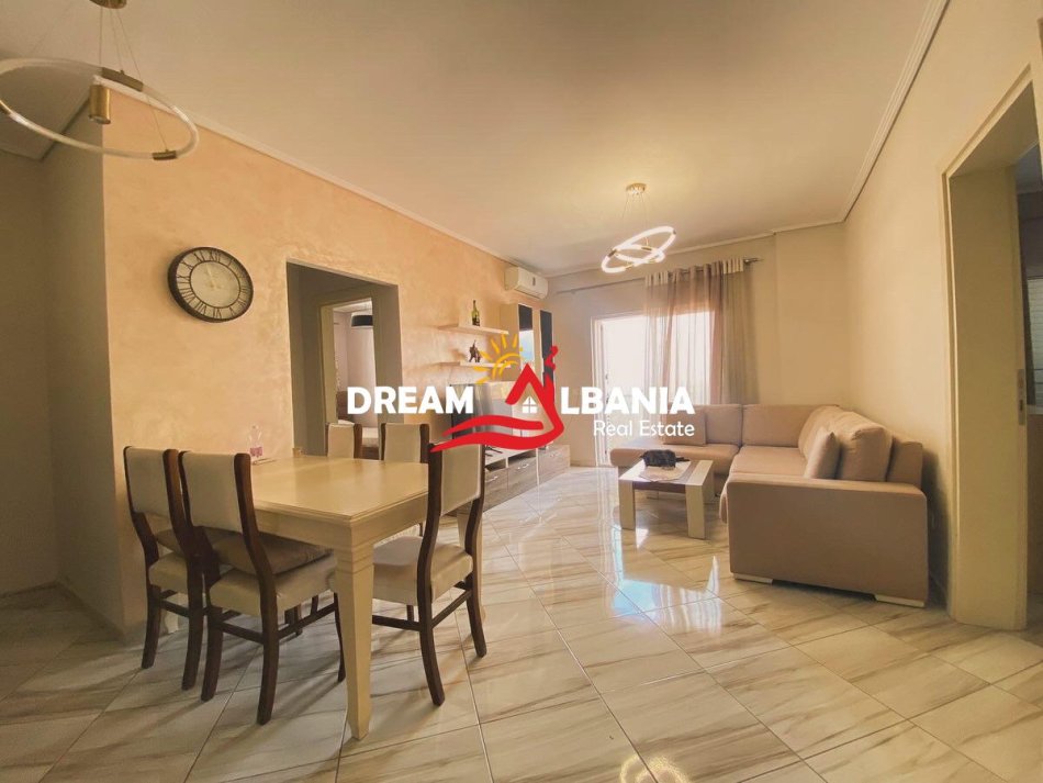 Tirane, jepet me qera apartament 2+1+Ballkon Kati 9, 98 m² 700 € 