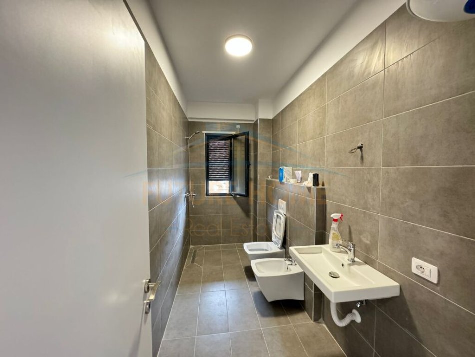 Tirane, shitet apartament 2+1 Kati 1, 94 m² (UNAZA E RE)