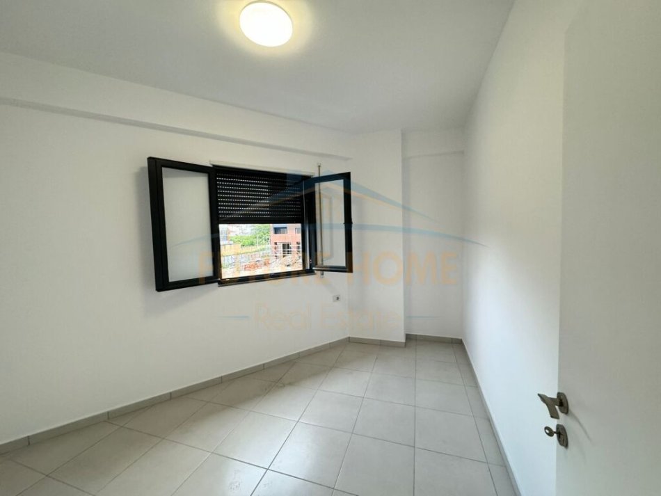 Tirane, shitet apartament 2+1 Kati 1, 94 m² (UNAZA E RE)
