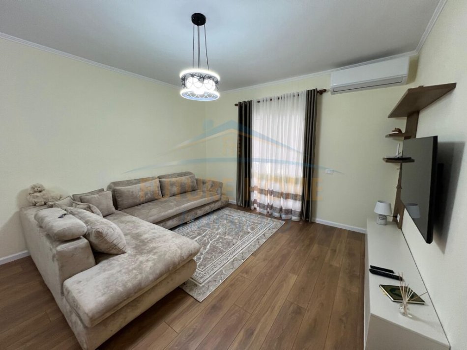 Tirane, shitet 1+1+Aneks+Ballkon , 79 m² (BRRYLI)