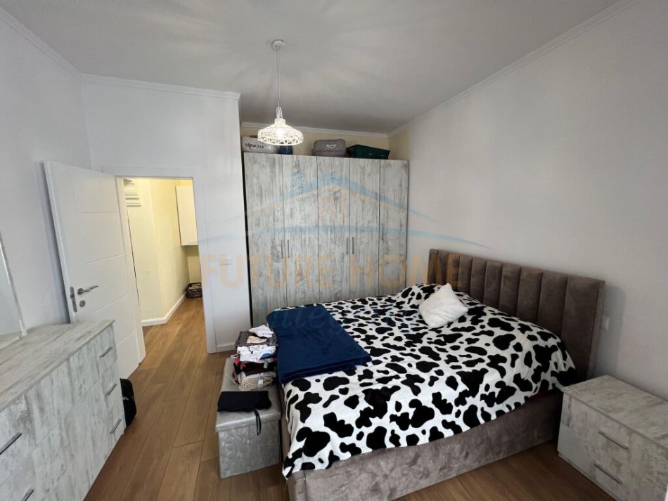 Tirane, shitet 1+1+Aneks+Ballkon , 79 m² (BRRYLI)