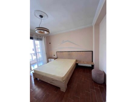 Shitet, Apartament 1+1, në Yzberisht, Tiranë. AREA40241