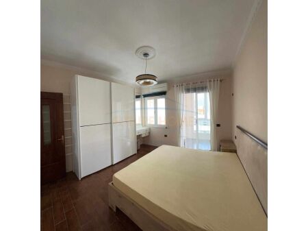 Shitet, Apartament 1+1, në Yzberisht, Tiranë. AREA40241